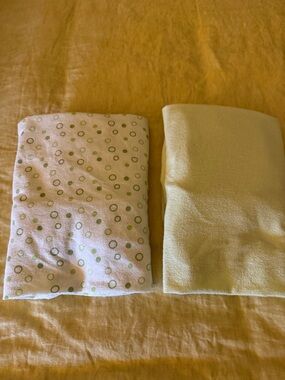 Soft Green Polka Dot & Green Solid flannel fitted sheets for crib mattress